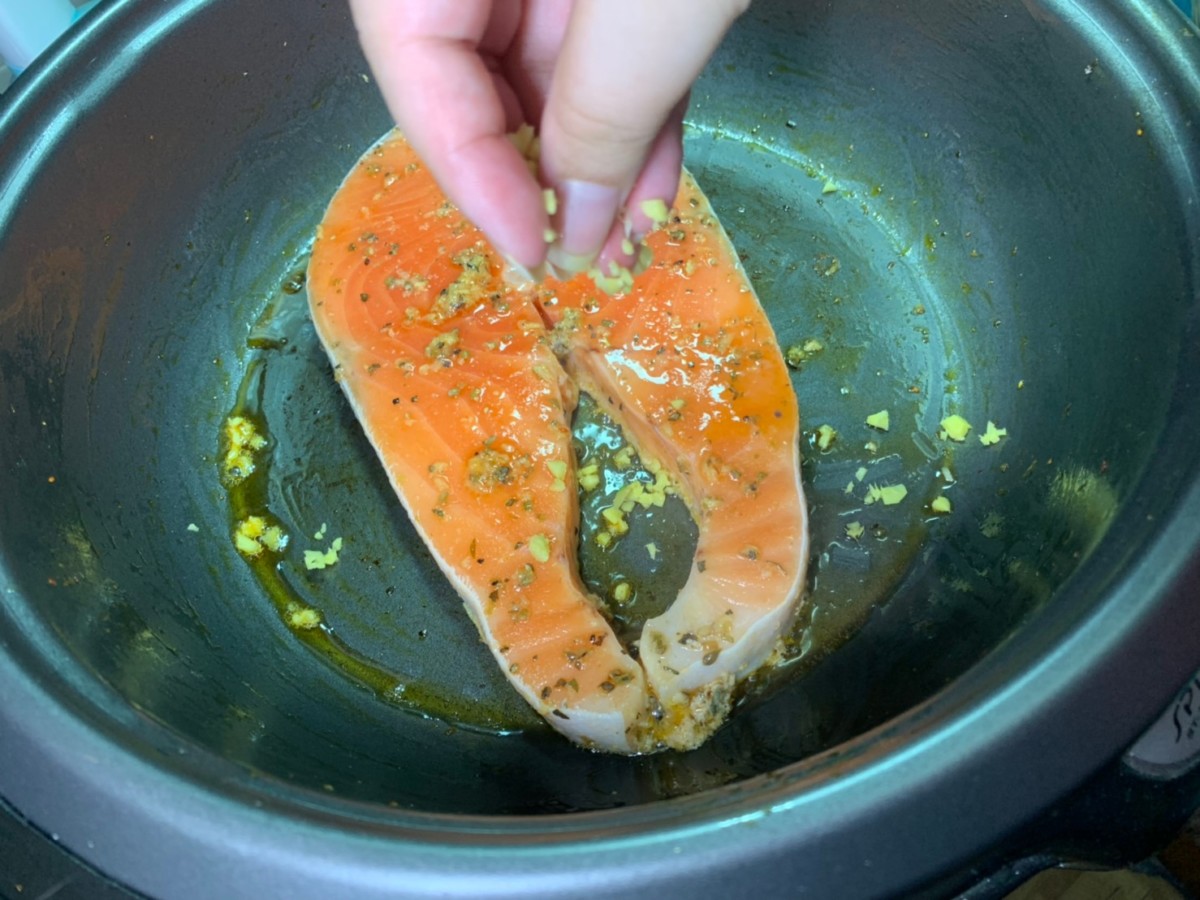 盛和風食集/紐西蘭國王鮭魚King Salmon-進口無毒鮭魚,帶著獨特奶油香且油脂豐富煎不老鮭,一吃難忘這豐美柔嫩、香氣十足的口感!魚油含量是所有鮭魚之冠,連米其林主廚都讚嘆的夢幻食材~文內有折價券$150元序號!優惠資訊/冷凍宅配美食/新鮮海鮮/鮭魚推薦/不用解凍直接煎/好上手不易失敗的煎魚料理/國王鮭輪切新手下廚100%成功/在家煮/居家烹飪/食譜分享/簡單食譜/簡單做好菜 中式料理 健康養身 宅配食記 攝影 民生資訊分享 自己動手做! 飲食集錦