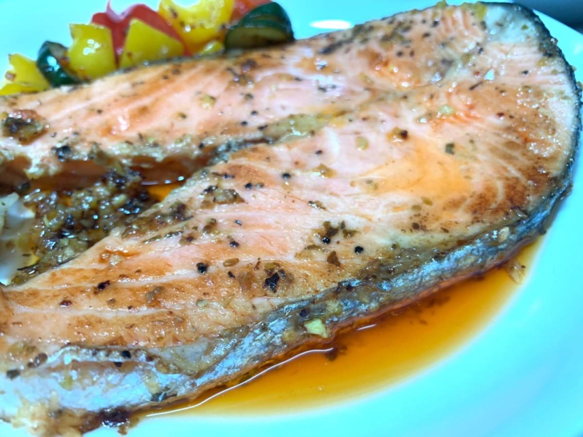 盛和風食集/紐西蘭國王鮭魚King Salmon-進口無毒鮭魚,帶著獨特奶油香且油脂豐富煎不老鮭,一吃難忘這豐美柔嫩、香氣十足的口感!魚油含量是所有鮭魚之冠,連米其林主廚都讚嘆的夢幻食材~文內有折價券$150元序號!優惠資訊/冷凍宅配美食/新鮮海鮮/鮭魚推薦/不用解凍直接煎/好上手不易失敗的煎魚料理/國王鮭輪切新手下廚100%成功/在家煮/居家烹飪/食譜分享/簡單食譜/簡單做好菜 中式料理 健康養身 宅配食記 攝影 民生資訊分享 自己動手做! 飲食集錦