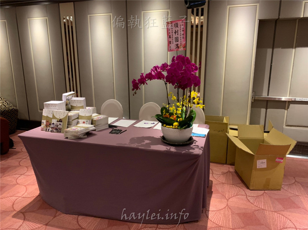 【台灣百大品牌的故事3】作者林玉卿-記錄著台灣本土創業者的心路歷程,從夢想出發,力量會在心中發芽,相信只要堅持,你走的路會開始閃耀,痛苦會過去,美會留下來!華品文化/華藝創意/新書發表會/讀書心得分享/活動紀錄/人文社會/創業家/創業的故事 攝影 民生資訊分享 論學
