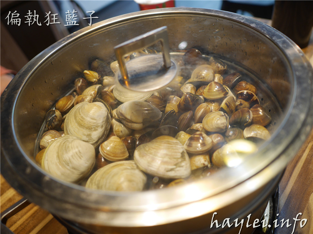台北松山區火鍋推薦/極蜆鍋物-蜆湯現場熬煮,湯頭非常鮮香,食材非常新鮮,先吃完火鍋再煮粥,CP值高,吃的開心又滿足!火鍋/hotpot/民生社區美食/台北火鍋/蜆鍋/新鮮食材/美味料理/台灣火鍋/松山美食推薦/交通方便 中式料理 攝影 民生資訊分享 飲食集錦