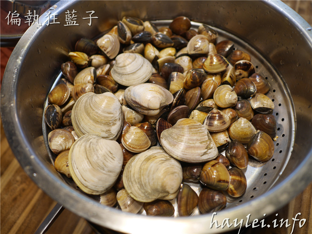 台北松山區火鍋推薦/極蜆鍋物-蜆湯現場熬煮,湯頭非常鮮香,食材非常新鮮,先吃完火鍋再煮粥,CP值高,吃的開心又滿足!火鍋/hotpot/民生社區美食/台北火鍋/蜆鍋/新鮮食材/美味料理/台灣火鍋/松山美食推薦/交通方便 中式料理 攝影 民生資訊分享 飲食集錦