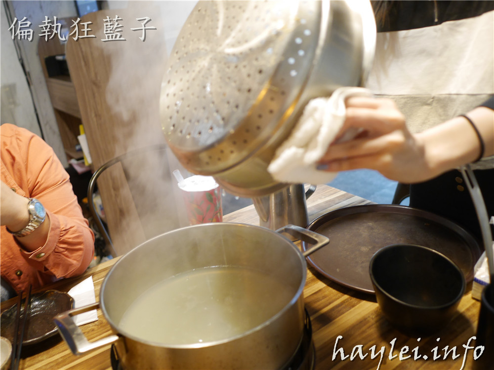台北松山區火鍋推薦/極蜆鍋物-蜆湯現場熬煮,湯頭非常鮮香,食材非常新鮮,先吃完火鍋再煮粥,CP值高,吃的開心又滿足!火鍋/hotpot/民生社區美食/台北火鍋/蜆鍋/新鮮食材/美味料理/台灣火鍋/松山美食推薦/交通方便 中式料理 攝影 民生資訊分享 飲食集錦