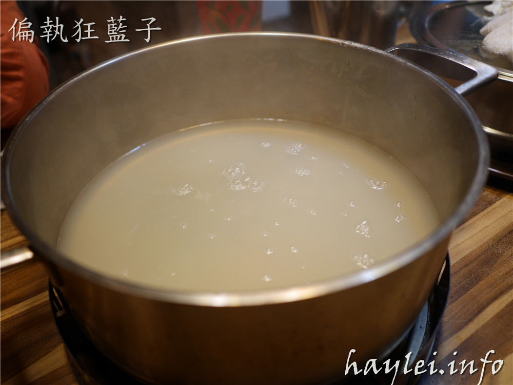 台北松山區火鍋推薦/極蜆鍋物-蜆湯現場熬煮,湯頭非常鮮香,食材非常新鮮,先吃完火鍋再煮粥,CP值高,吃的開心又滿足!火鍋/hotpot/民生社區美食/台北火鍋/蜆鍋/新鮮食材/美味料理/台灣火鍋/松山美食推薦/交通方便 中式料理 攝影 民生資訊分享 飲食集錦