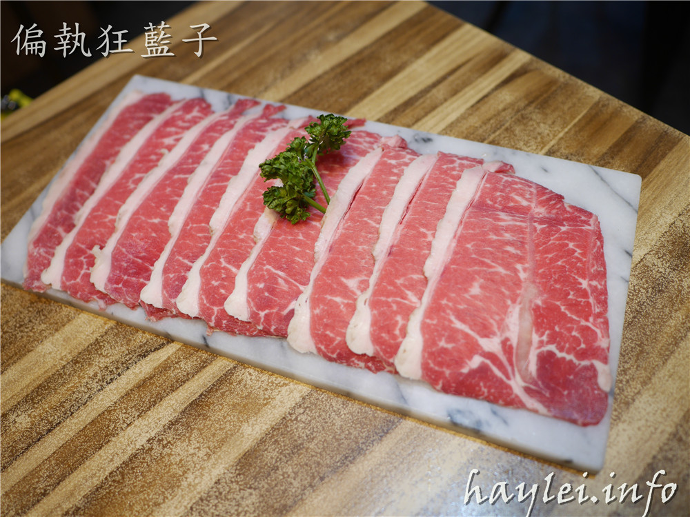 台北松山區火鍋推薦/極蜆鍋物-蜆湯現場熬煮,湯頭非常鮮香,食材非常新鮮,先吃完火鍋再煮粥,CP值高,吃的開心又滿足!火鍋/hotpot/民生社區美食/台北火鍋/蜆鍋/新鮮食材/美味料理/台灣火鍋/松山美食推薦/交通方便 中式料理 攝影 民生資訊分享 飲食集錦