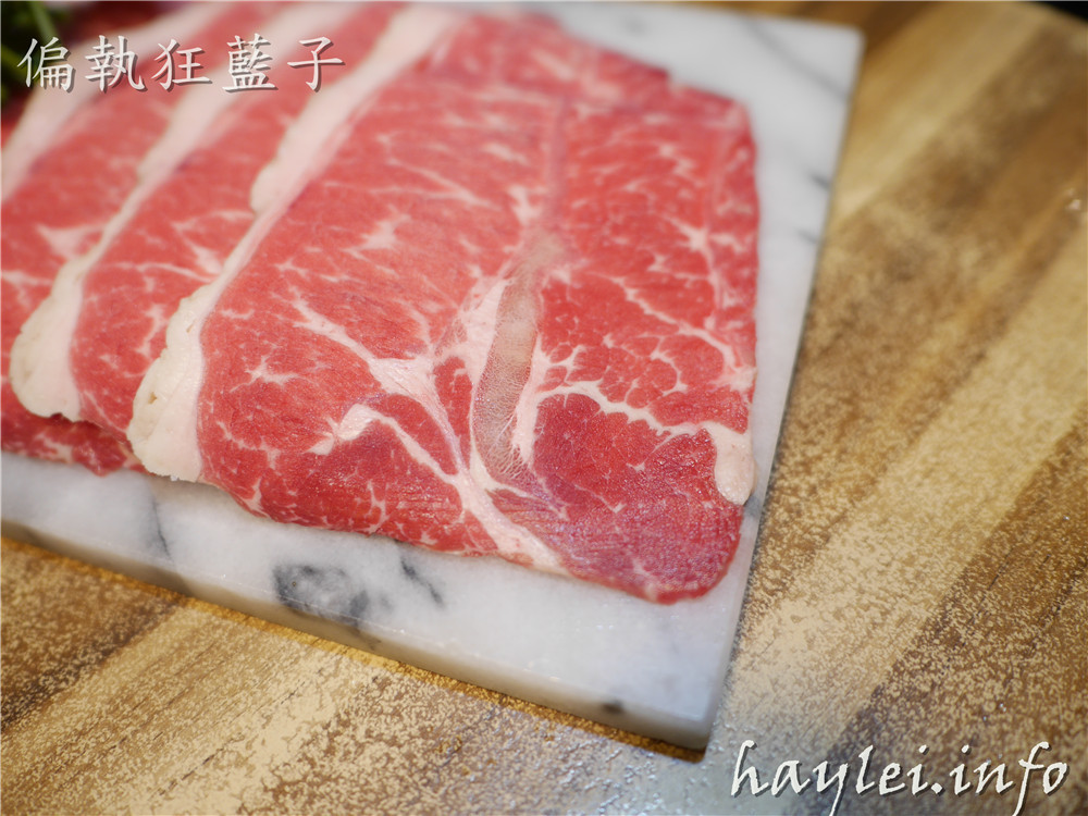 台北松山區火鍋推薦/極蜆鍋物-蜆湯現場熬煮,湯頭非常鮮香,食材非常新鮮,先吃完火鍋再煮粥,CP值高,吃的開心又滿足!火鍋/hotpot/民生社區美食/台北火鍋/蜆鍋/新鮮食材/美味料理/台灣火鍋/松山美食推薦/交通方便 中式料理 攝影 民生資訊分享 飲食集錦