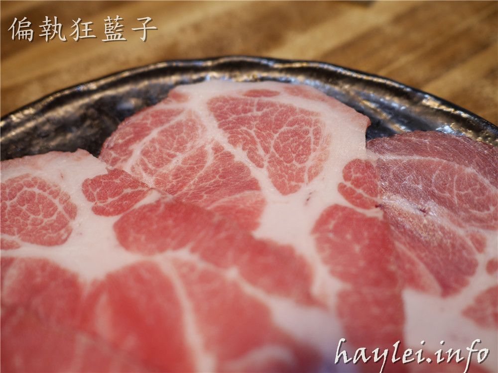 台北松山區火鍋推薦/極蜆鍋物-蜆湯現場熬煮，湯頭非常鮮香，食材非常新鮮，先吃完火鍋再煮粥，CP值高，吃的開心又滿足！火鍋/hotpot/民生社區美食/台北火鍋/蜆鍋/新鮮食材/美味料理/台灣火鍋/松山美食推薦/交通方便 中式料理 攝影 民生資訊分享 飲食集錦 