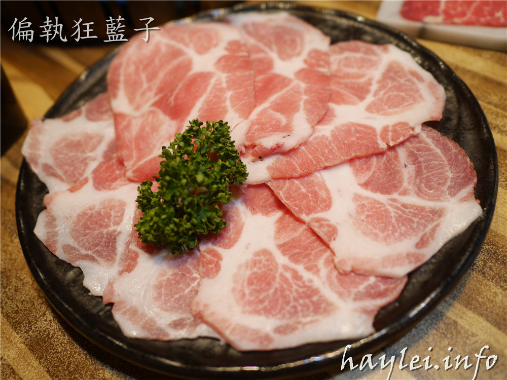台北松山區火鍋推薦/極蜆鍋物-蜆湯現場熬煮,湯頭非常鮮香,食材非常新鮮,先吃完火鍋再煮粥,CP值高,吃的開心又滿足!火鍋/hotpot/民生社區美食/台北火鍋/蜆鍋/新鮮食材/美味料理/台灣火鍋/松山美食推薦/交通方便 中式料理 攝影 民生資訊分享 飲食集錦
