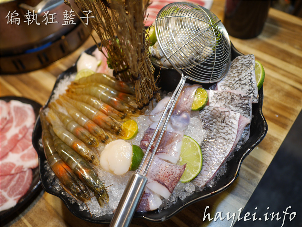 台北松山區火鍋推薦/極蜆鍋物-蜆湯現場熬煮,湯頭非常鮮香,食材非常新鮮,先吃完火鍋再煮粥,CP值高,吃的開心又滿足!火鍋/hotpot/民生社區美食/台北火鍋/蜆鍋/新鮮食材/美味料理/台灣火鍋/松山美食推薦/交通方便 中式料理 攝影 民生資訊分享 飲食集錦