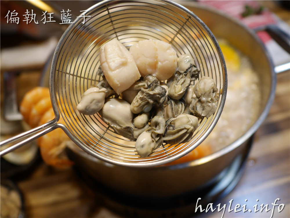 台北松山區火鍋推薦/極蜆鍋物-蜆湯現場熬煮,湯頭非常鮮香,食材非常新鮮,先吃完火鍋再煮粥,CP值高,吃的開心又滿足!火鍋/hotpot/民生社區美食/台北火鍋/蜆鍋/新鮮食材/美味料理/台灣火鍋/松山美食推薦/交通方便 中式料理 攝影 民生資訊分享 飲食集錦