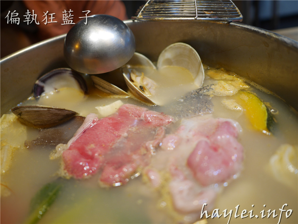 台北松山區火鍋推薦/極蜆鍋物-蜆湯現場熬煮,湯頭非常鮮香,食材非常新鮮,先吃完火鍋再煮粥,CP值高,吃的開心又滿足!火鍋/hotpot/民生社區美食/台北火鍋/蜆鍋/新鮮食材/美味料理/台灣火鍋/松山美食推薦/交通方便 中式料理 攝影 民生資訊分享 飲食集錦