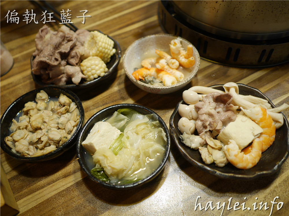 台北松山區火鍋推薦/極蜆鍋物-蜆湯現場熬煮,湯頭非常鮮香,食材非常新鮮,先吃完火鍋再煮粥,CP值高,吃的開心又滿足!火鍋/hotpot/民生社區美食/台北火鍋/蜆鍋/新鮮食材/美味料理/台灣火鍋/松山美食推薦/交通方便 中式料理 攝影 民生資訊分享 飲食集錦