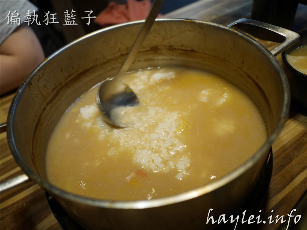台北松山區火鍋推薦/極蜆鍋物-蜆湯現場熬煮,湯頭非常鮮香,食材非常新鮮,先吃完火鍋再煮粥,CP值高,吃的開心又滿足!火鍋/hotpot/民生社區美食/台北火鍋/蜆鍋/新鮮食材/美味料理/台灣火鍋/松山美食推薦/交通方便 中式料理 攝影 民生資訊分享 飲食集錦