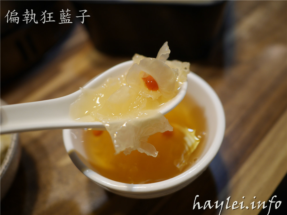 台北松山區火鍋推薦/極蜆鍋物-蜆湯現場熬煮,湯頭非常鮮香,食材非常新鮮,先吃完火鍋再煮粥,CP值高,吃的開心又滿足!火鍋/hotpot/民生社區美食/台北火鍋/蜆鍋/新鮮食材/美味料理/台灣火鍋/松山美食推薦/交通方便 中式料理 攝影 民生資訊分享 飲食集錦