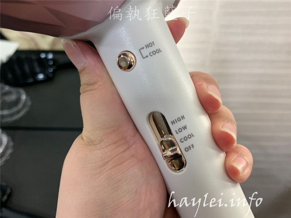 Vensart hair x SINI HAIR SALON Vensart螺旋氣流吹風機台中體驗會-專利螺旋式溫熱風吹髮,超強風力快速乾髮,自己動手吹整髮絲更輕鬆,吹頭髮不再擔心手痠!美髮家電/女神級家電/神級吹風機推薦/專業造型工具/美髮好物/3c小家電/專利螺旋式/居家吹整/居家造型/負離子/75度溫風/質感吹風機/低功率大風量/節能省時/台中美髮 3C相關 健康養身 攝影 美式料理 自己動手做!