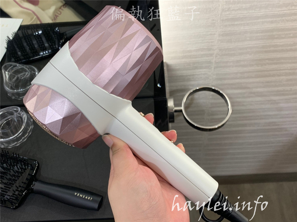 Vensart hair x SINI HAIR SALON Vensart螺旋氣流吹風機台中體驗會-專利螺旋式溫熱風吹髮,超強風力快速乾髮,自己動手吹整髮絲更輕鬆,吹頭髮不再擔心手痠!美髮家電/女神級家電/神級吹風機推薦/專業造型工具/美髮好物/3c小家電/專利螺旋式/居家吹整/居家造型/負離子/75度溫風/質感吹風機/低功率大風量/節能省時/台中美髮 3C相關 健康養身 攝影 美式料理 自己動手做!