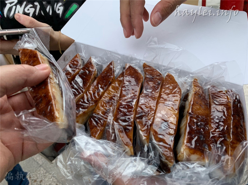 屏東旅遊/東港/慶鴻雙糕潤-東港第二市場內的知名老店,吃起來軟香帶點彈口的韌性,非常好吃!屏東觀光/屏東美食/東港旅遊/屏東縣政府首選地方特產/南臺灣在地名產/在地人推薦/東港伴手禮/米食/甜點/傳統小吃/傳統美食/台灣點心/美食小吃/老字號甜品/ching-hong rice cake with brown suger/可宅配 中式料理 健康養身 宅配食記 攝影 民生資訊分享 飲食集錦