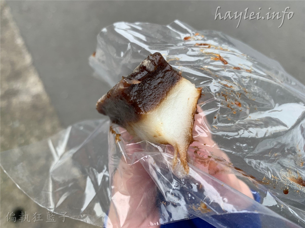 屏東旅遊/東港/慶鴻雙糕潤-東港第二市場內的知名老店,吃起來軟香帶點彈口的韌性,非常好吃!屏東觀光/屏東美食/東港旅遊/屏東縣政府首選地方特產/南臺灣在地名產/在地人推薦/東港伴手禮/米食/甜點/傳統小吃/傳統美食/台灣點心/美食小吃/老字號甜品/ching-hong rice cake with brown suger/可宅配 中式料理 健康養身 宅配食記 攝影 民生資訊分享 飲食集錦