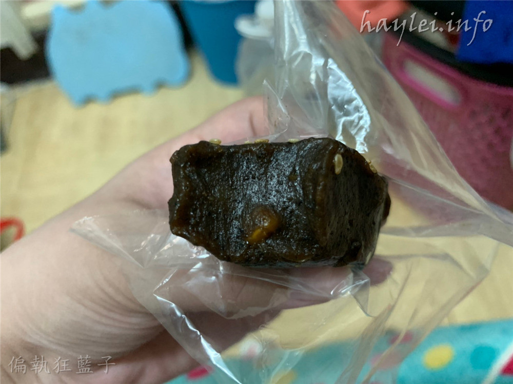 屏東旅遊/東港/慶鴻雙糕潤-東港第二市場內的知名老店,吃起來軟香帶點彈口的韌性,非常好吃!屏東觀光/屏東美食/東港旅遊/屏東縣政府首選地方特產/南臺灣在地名產/在地人推薦/東港伴手禮/米食/甜點/傳統小吃/傳統美食/台灣點心/美食小吃/老字號甜品/ching-hong rice cake with brown suger/可宅配 中式料理 健康養身 宅配食記 攝影 民生資訊分享 飲食集錦