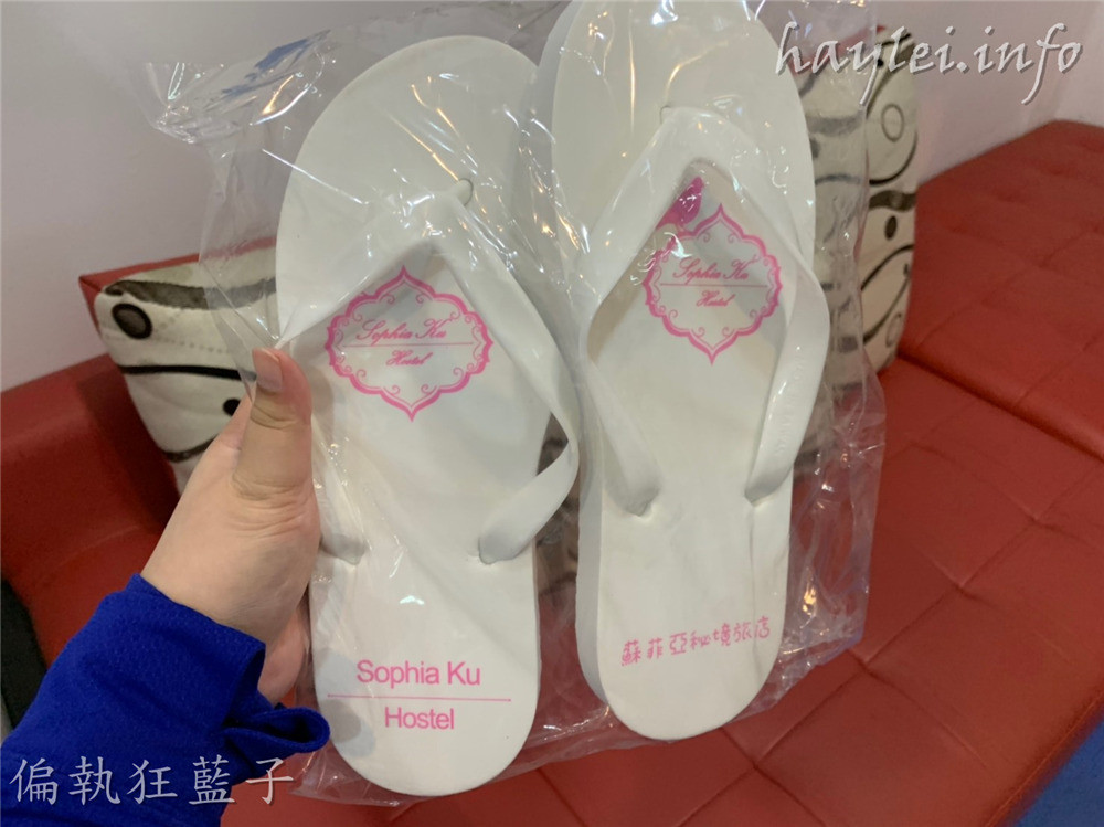 屏東東港旅遊住宿/輕旅宿青年旅舍-東港性價比最高的選擇!背包房平日500起,提供冷氣、共用衛浴設備跟飲用水,是個舒適且溫馨的背包客居住空間~台灣旅遊/台灣自由行觀光/台灣屏東/屏東旅遊/東港旅遊/南臺灣住宿旅店/合法民宿/合法旅社/住宿心得分享/台灣住宿/屏東住宿/東港住宿/近華僑市場、東琉線船運服務中心 國內外住宿相關 攝影 民生資訊分享