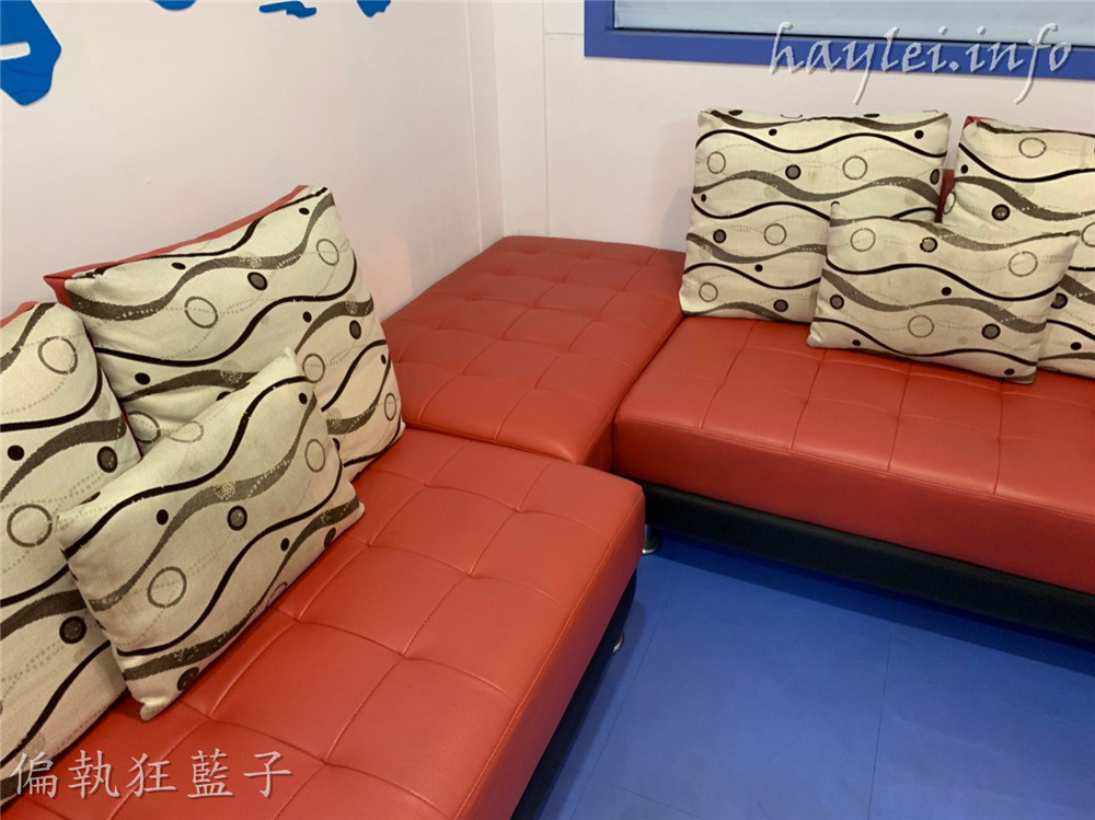 屏東東港旅遊住宿/輕旅宿青年旅舍-東港性價比最高的選擇!背包房平日500起,提供冷氣、共用衛浴設備跟飲用水,是個舒適且溫馨的背包客居住空間~台灣旅遊/台灣自由行觀光/台灣屏東/屏東旅遊/東港旅遊/南臺灣住宿旅店/合法民宿/合法旅社/住宿心得分享/台灣住宿/屏東住宿/東港住宿/近華僑市場、東琉線船運服務中心 國內外住宿相關 攝影 民生資訊分享