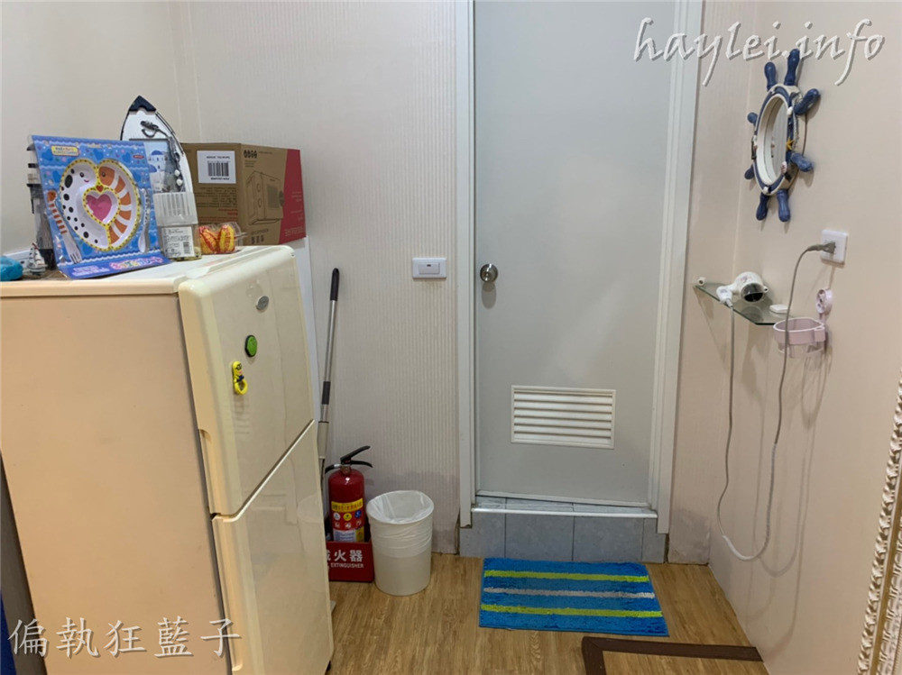 屏東東港旅遊住宿/輕旅宿青年旅舍-東港性價比最高的選擇!背包房平日500起,提供冷氣、共用衛浴設備跟飲用水,是個舒適且溫馨的背包客居住空間~台灣旅遊/台灣自由行觀光/台灣屏東/屏東旅遊/東港旅遊/南臺灣住宿旅店/合法民宿/合法旅社/住宿心得分享/台灣住宿/屏東住宿/東港住宿/近華僑市場、東琉線船運服務中心 國內外住宿相關 攝影 民生資訊分享