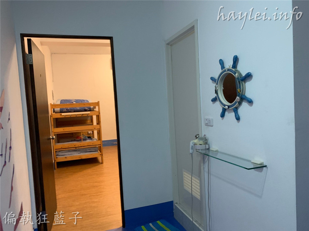 屏東東港旅遊住宿/輕旅宿青年旅舍-東港性價比最高的選擇!背包房平日500起,提供冷氣、共用衛浴設備跟飲用水,是個舒適且溫馨的背包客居住空間~台灣旅遊/台灣自由行觀光/台灣屏東/屏東旅遊/東港旅遊/南臺灣住宿旅店/合法民宿/合法旅社/住宿心得分享/台灣住宿/屏東住宿/東港住宿/近華僑市場、東琉線船運服務中心 國內外住宿相關 攝影 民生資訊分享