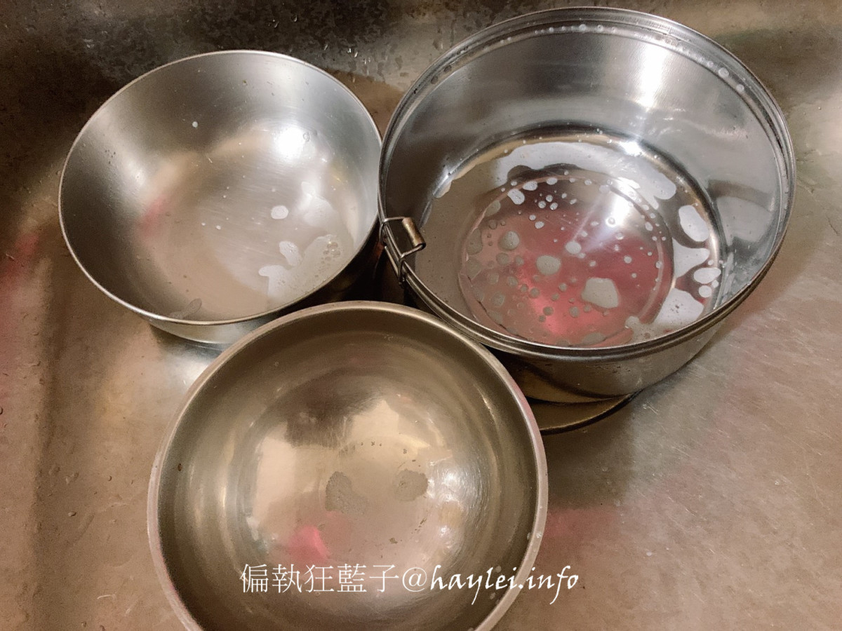 艾黎亞-來自義大利成分簡單的+濃泡0敏橄欖液態皂萬用清潔液&來自美國的+濃泡萬用天然鹼真的非常好用,食器洗滌、衣物清洗甚至居家清潔都可以搞定,清潔力強又不易殘留,一起揮別瓶瓶罐罐,簡單過生活吧~無毒生活/居家健康/環境清潔/洗衣/清洗 攝影 民生資訊分享
