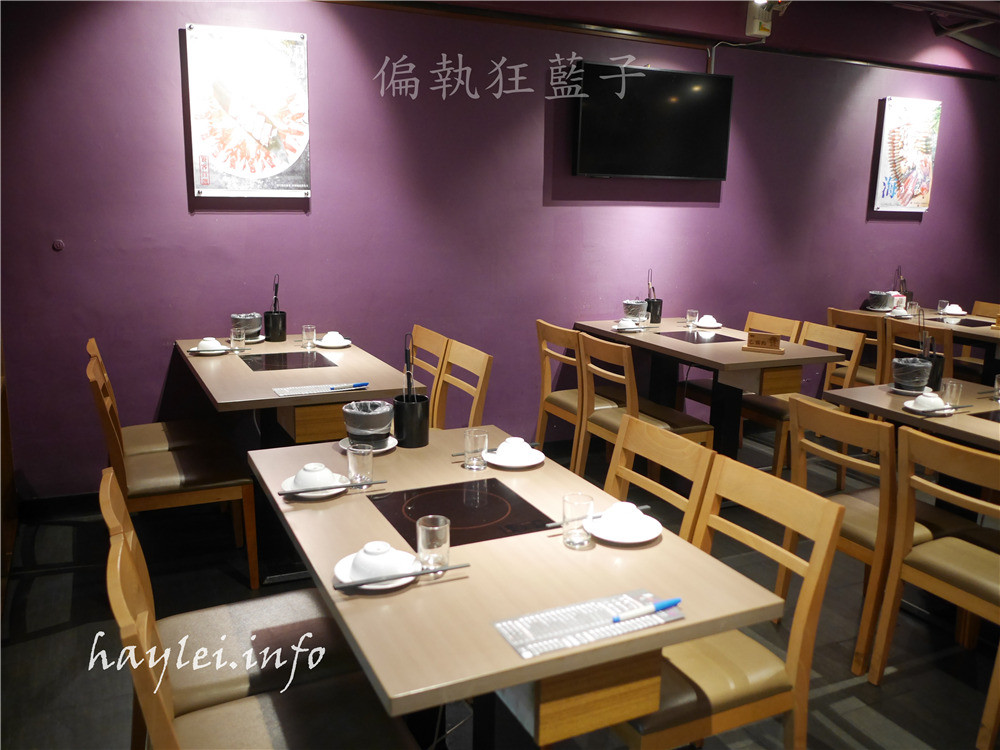 台北三重美食/忠孝橋下的麻妃頂極麻辣鴛鴦鍋-雙人海陸大戰雙人套餐超新鮮,海鮮又嫩又甜吃得超過癮!加了馬告的麻辣湯搭上時蔬湯的鴛鴦鍋味道很好,最後煮的雜炊粥綿香餘韻令人滿足~三重麻辣鍋推薦/頂級麻辣鍋/高cp值麻辣鍋/台北麻辣鍋推薦/台北火鍋推薦/鴛鴦火鍋/台北火鍋推薦/台北精緻涮涮鍋/台北壽喜燒/野生天使紅蝦/超大份量肉盤/麻妃麻妃頂極麻辣鴛鴦鍋菜單 中式料理 攝影 民生資訊分享 飲食集錦