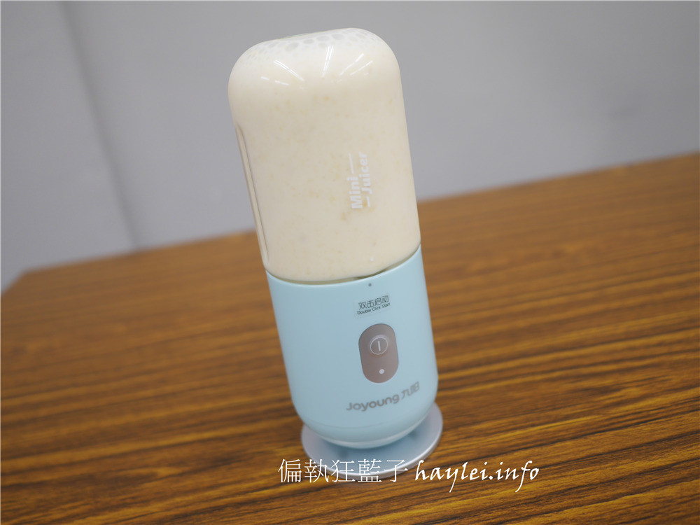 淘寶天貓榨汁機推薦-JOYOUNG九陽便攜式榨汁機 JYL-C902D 隨身迷你果汁機,40秒就有滑順口感,想做冰沙、奶昔、果汁甚至是寶寶輔食都沒問題,每天享受最新鮮的美味!高顏值、高機能,適合居家休閒、健身運動、外出旅行的健康生活家電~3C心得分享/迷你小家電/方便攜帶/隨時飲用/自己的果汁吧/新鮮健康/現打現做/DIY果汁/九陽家電 3C相關 健康養身 民生資訊分享