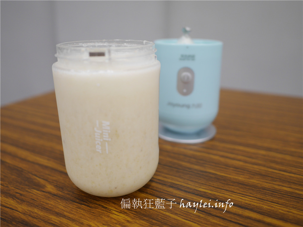 淘寶天貓榨汁機推薦-JOYOUNG九陽便攜式榨汁機 JYL-C902D 隨身迷你果汁機,40秒就有滑順口感,想做冰沙、奶昔、果汁甚至是寶寶輔食都沒問題,每天享受最新鮮的美味!高顏值、高機能,適合居家休閒、健身運動、外出旅行的健康生活家電~3C心得分享/迷你小家電/方便攜帶/隨時飲用/自己的果汁吧/新鮮健康/現打現做/DIY果汁/九陽家電 3C相關 健康養身 民生資訊分享