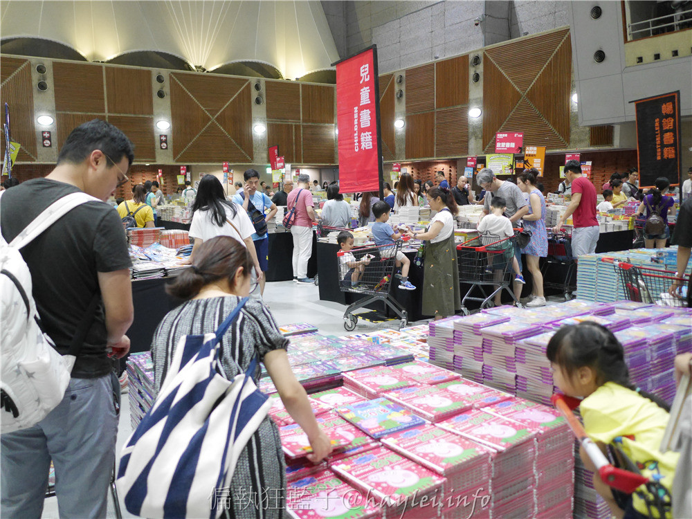 2019台北大野狼國際書展-愛書人士注意了!6月7到17號24小時不打烊,全場1折起,書種齊全,舉凡故事書、繪本、拼圖、有聲書、小 說、食譜、攝影集等都任君選擇,想買書趁現在!超值大搶購/限時特惠/特賣會/優惠資訊/外文書下殺1折起/買英文書/買原文書/全台最划算的買書地點@新北市工商展覽中心 攝影 民生資訊分享 論學