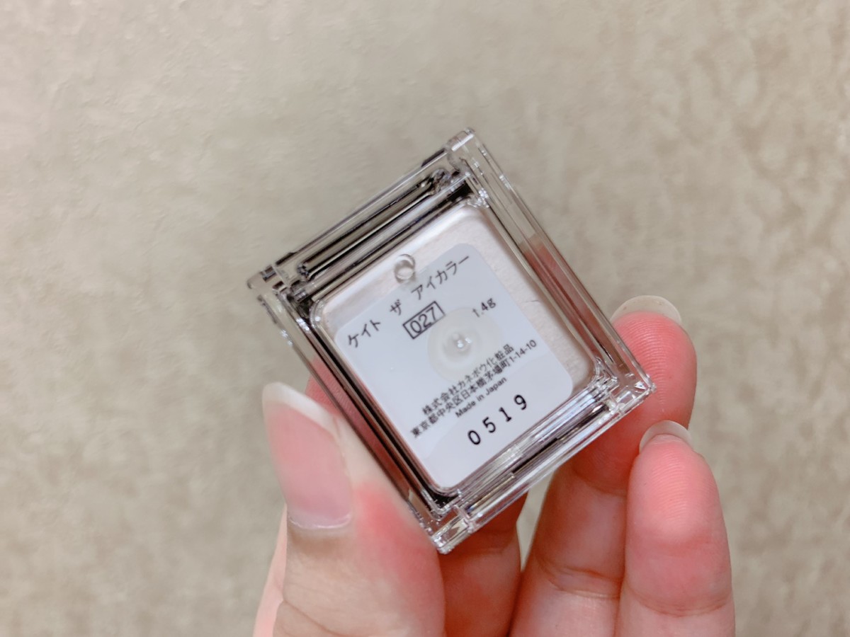 KATE TOKYO/凱婷粹選單色眼影026(鐵鏽棕)、027(杏桃棕),顯色力好且珠光細緻不飛粉,簡單一塗就能創造出明媚的深邃度。kate makeup/日本美妝/kate眼妝/kate彩妝/開架眼影推薦/珠光眼影/平價眼影/美妝保養/日本彩妝/日系開架彩妝心得評價/妝容分享 彩妝品 彩妝品分享 攝影 民生資訊分享