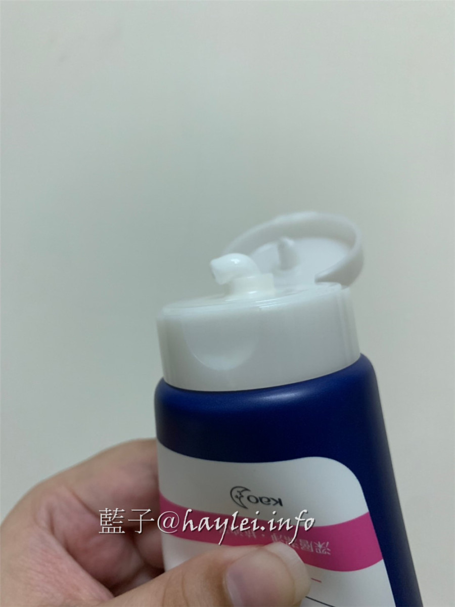 平價洗面乳推薦2019/Bioré Deep Free 毛孔淨透洗面乳-含皂基配方跟高嶺土,潔淨力超強,能卸防水型防曬,洗完舒爽淨透有繃感,適合強健的肌膚使用。深層潔淨/抗油光/超淨化/潔淨肌膚/洗臉/清潔肌膚臉部/花王洗面乳/蜜妮洗面乳/kao face wash/facial cleanser/洗淨皮脂、殘粧、環境髒污、灰塵及老廢角質/肌膚保養/skincare 保養品分享 健康養身 彩妝品 彩妝品分享 攝影 民生資訊分享