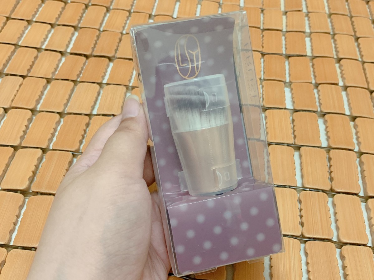 LSY 林三益專業彩妝刷具-潔顏豆豆刷,適合夏天清潔肌膚的刷具,0.07mm 極細刷毛溫和按摩,臉洗乾淨,保養吸收好、上妝更服貼!肌膚保養/臉部清潔/洗臉刷推薦/夏天清潔/專利 15 度豆豆刷面 保養品分享 健康養身 彩妝品 彩妝品分享 攝影 民生資訊分享