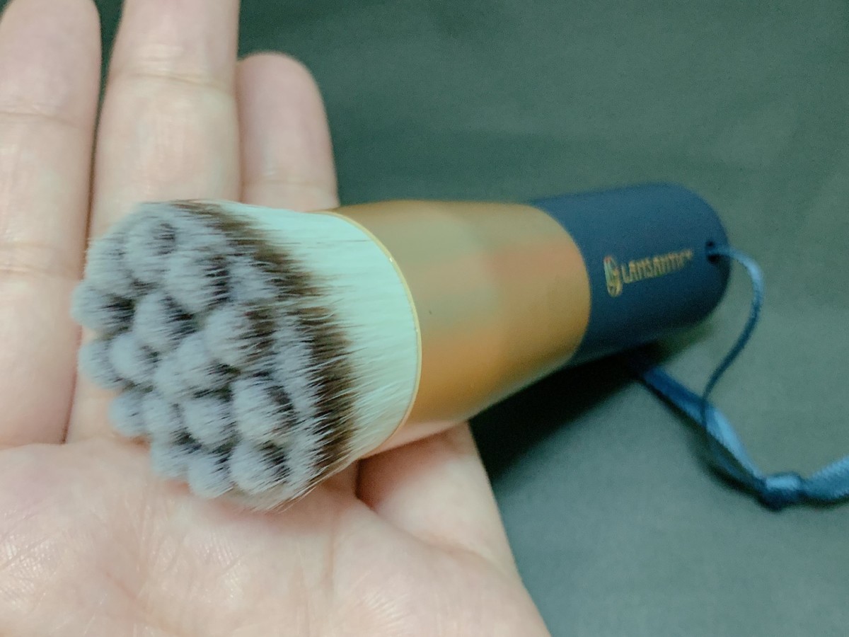 LSY 林三益專業彩妝刷具-潔顏豆豆刷,適合夏天清潔肌膚的刷具,0.07mm 極細刷毛溫和按摩,臉洗乾淨,保養吸收好、上妝更服貼!肌膚保養/臉部清潔/洗臉刷推薦/夏天清潔/專利 15 度豆豆刷面 保養品分享 健康養身 彩妝品 彩妝品分享 攝影 民生資訊分享