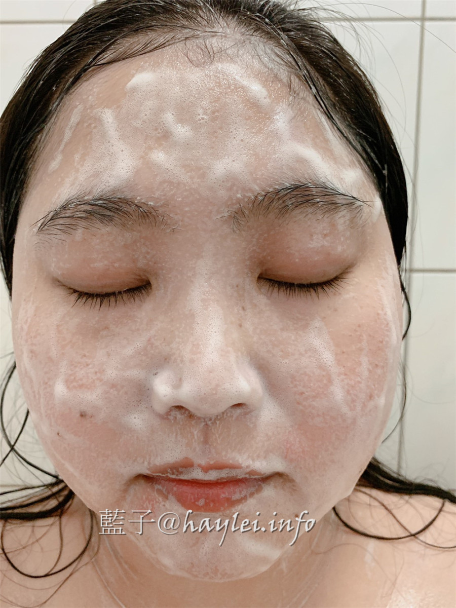 平價洗面乳推薦2019/Bioré Deep Free 毛孔淨透洗面乳-含皂基配方跟高嶺土,潔淨力超強,能卸防水型防曬,洗完舒爽淨透有繃感,適合強健的肌膚使用。深層潔淨/抗油光/超淨化/潔淨肌膚/洗臉/清潔肌膚臉部/花王洗面乳/蜜妮洗面乳/kao face wash/facial cleanser/洗淨皮脂、殘粧、環境髒污、灰塵及老廢角質/肌膚保養/skincare 保養品分享 健康養身 彩妝品 彩妝品分享 攝影 民生資訊分享
