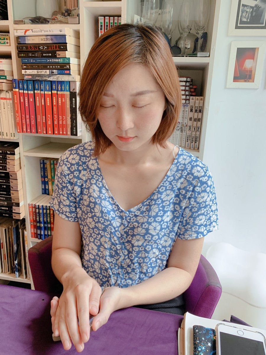 台中塔羅/塔羅占卜/線上占卜/偉特塔羅/星光流域-悦•塔羅,兼備占卜師與療癒師的神啟塔羅,讓自己脫離迷霧,找到曙光~ 星座命理 民生資訊分享 紓發緒感