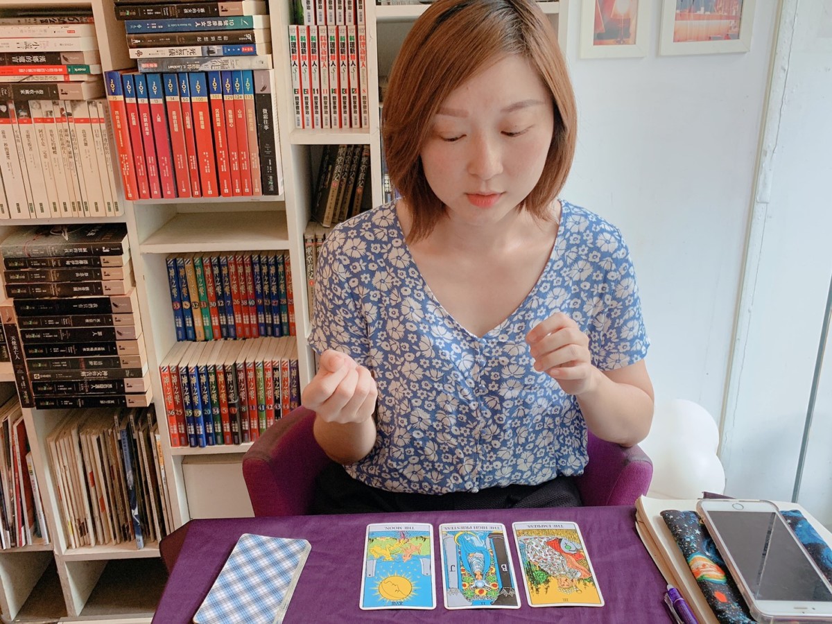 台中塔羅/塔羅占卜/線上占卜/偉特塔羅/星光流域-悦•塔羅,兼備占卜師與療癒師的神啟塔羅,讓自己脫離迷霧,找到曙光~ 星座命理 民生資訊分享 紓發緒感