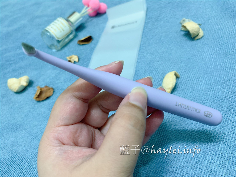 LSY 林三益專業彩妝刷具-牙刷型粉底刷、眉部修飾刷,粉底刷柔軟有彈性,大範圍上粉底最方便,眉刷修飾、填補眉毛很好上手!美妝保養/新手刷具/新手化妝推薦/化妝刷具推薦/底妝刷/眉刷/林三益美妝/2019刷具推薦/牙刷型刷具/好上手刷具推薦/lsy makeup 彩妝品 彩妝品分享 攝影 民生資訊分享
