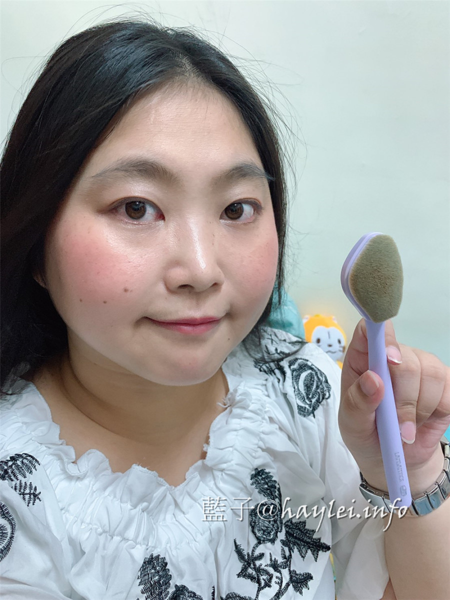 LSY 林三益專業彩妝刷具-牙刷型粉底刷、眉部修飾刷,粉底刷柔軟有彈性,大範圍上粉底最方便,眉刷修飾、填補眉毛很好上手!美妝保養/新手刷具/新手化妝推薦/化妝刷具推薦/底妝刷/眉刷/林三益美妝/2019刷具推薦/牙刷型刷具/好上手刷具推薦/lsy makeup 彩妝品 彩妝品分享 攝影 民生資訊分享
