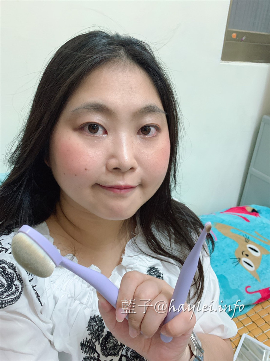 LSY 林三益專業彩妝刷具-牙刷型粉底刷、眉部修飾刷,粉底刷柔軟有彈性,大範圍上粉底最方便,眉刷修飾、填補眉毛很好上手!美妝保養/新手刷具/新手化妝推薦/化妝刷具推薦/底妝刷/眉刷/林三益美妝/2019刷具推薦/牙刷型刷具/好上手刷具推薦/lsy makeup 彩妝品 彩妝品分享 攝影 民生資訊分享
