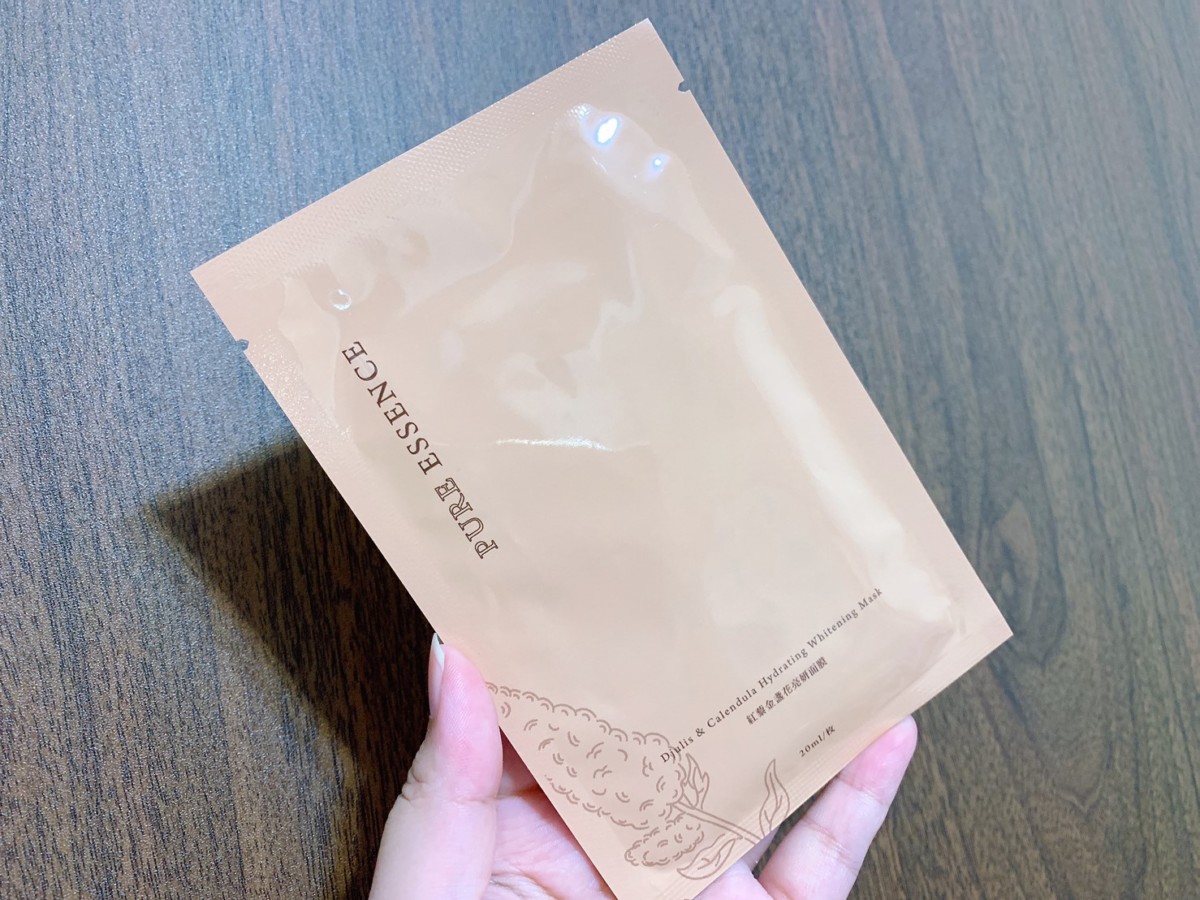 2019面膜推薦/HOLA x 台塩生技/Pure Essence 紅藜金盞花亮妍面膜-採用極天絲綠纖面膜布,親膚高透氣,使用感受超服貼,內含衛福部公告美白成分傳明酸!肌膚保養/skincare/facial mask/facial treatment/面膜保養/台灣面膜/mit面膜/面膜推薦/平價面膜/居家保養/居家護膚/美容保養/彩妝保養 保養品分享 彩妝品 彩妝品分享 攝影 民生資訊分享