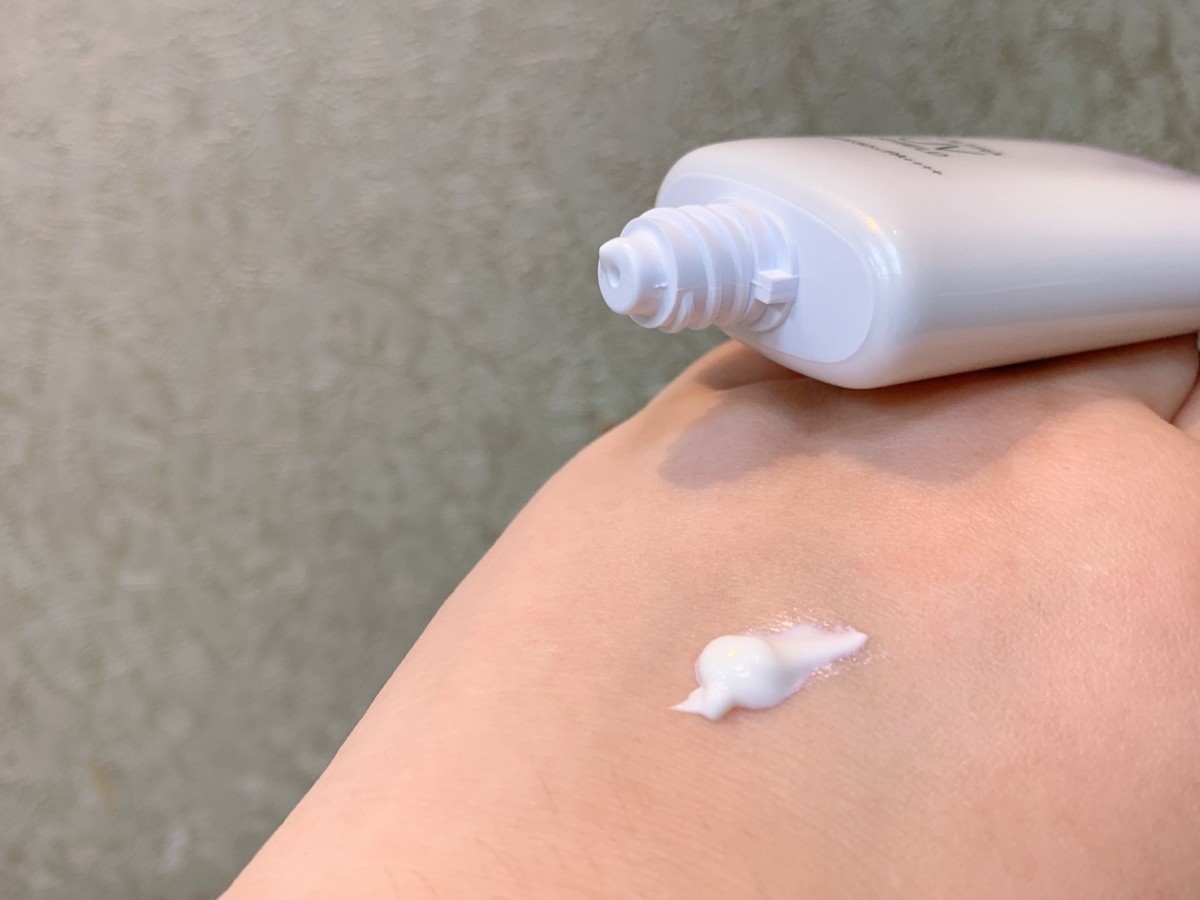 Avon雅芳新活恆白松露系列-新活恆白松露UV精華乳SPF50+PA++++,最高係數防曬&黑幕隱形科技,做好防曬,延緩老化,拉近我與白的距離!防曬分享2019/肌膚保養/雅芳防曬/skincare/防曬霜/提亮修飾膚色/美妝保養/美妝品分享/保養品分享/使用心得/uv shield 保養品分享 健康養身 彩妝品 彩妝品分享 攝影 民生資訊分享