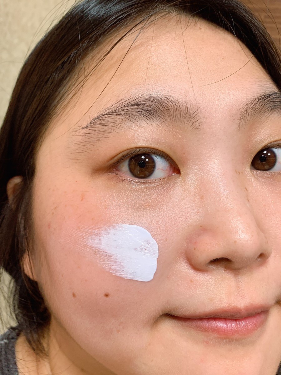 Avon雅芳新活恆白松露系列-新活恆白松露日霜SPF20 PA++,內含百萬顆紫水光微粒,一抹修飾黯沉膚色,清透不厚重,拉近我與白的距離!肌膚保養/雅芳素顏霜/skincare/美白素顏霜/偽素顏/美妝保養/素顏霜/美妝品分享/保養品分享/使用心得 保養品分享 彩妝品 彩妝品分享 攝影 民生資訊分享