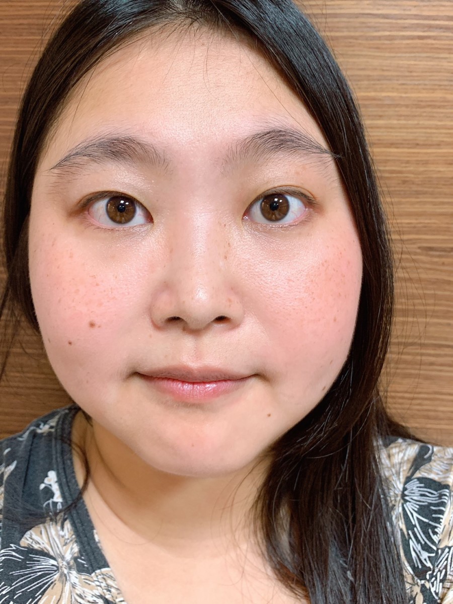 Avon雅芳新活恆白松露系列-新活恆白松露日霜SPF20 PA++,內含百萬顆紫水光微粒,一抹修飾黯沉膚色,清透不厚重,拉近我與白的距離!肌膚保養/雅芳素顏霜/skincare/美白素顏霜/偽素顏/美妝保養/素顏霜/美妝品分享/保養品分享/使用心得 保養品分享 彩妝品 彩妝品分享 攝影 民生資訊分享