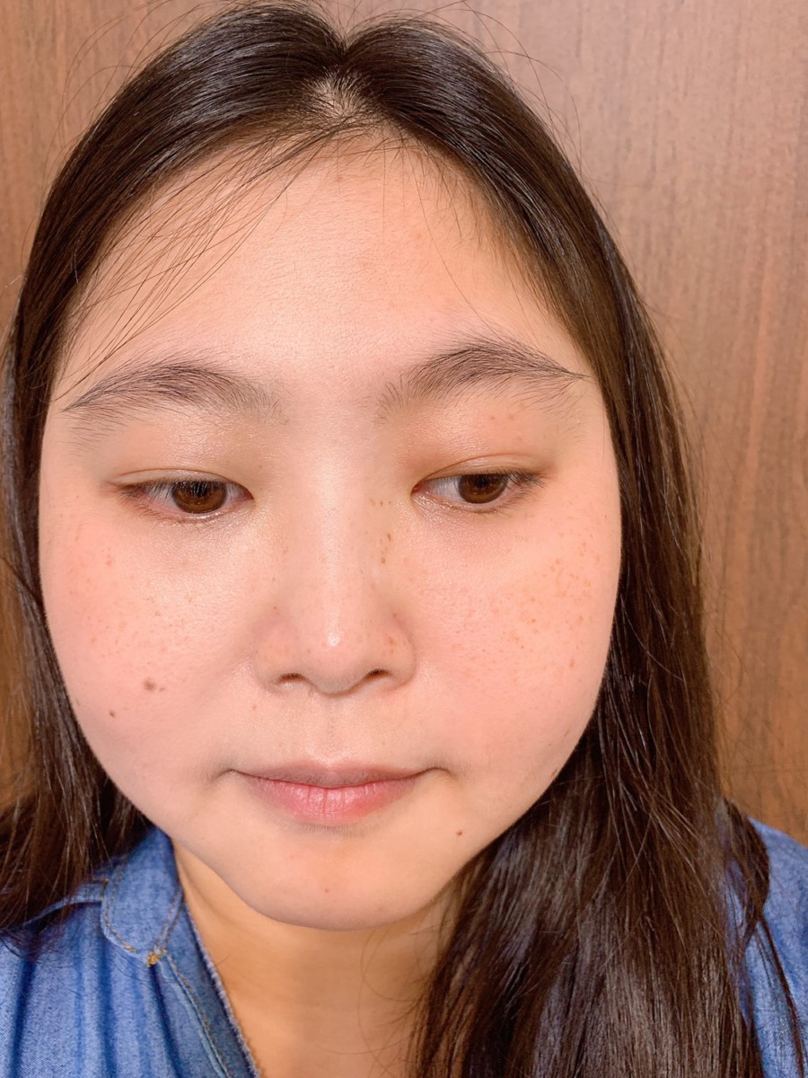 底妝推薦/PAUL & JOE 糖瓷絲潤隔離乳-適合秋冬的保濕妝前隔離乳,從肌底透出光澤感的小香檳,搭配糖瓷親肌水凝粉餅提升遮瑕度,最後使用底妝膜王糖瓷淨透隔離蜜粉餅成就法式糖瓷水凝肌,讓我彷彿有了天生美肌!美妝保養/彩妝/完美底妝/妝前隔離/隔離防曬/妝前打底/提亮膚色/修飾肌膚/paulandjoe/法國時尚品牌/法國美妝品牌 彩妝品 彩妝品分享 攝影 民生資訊分享