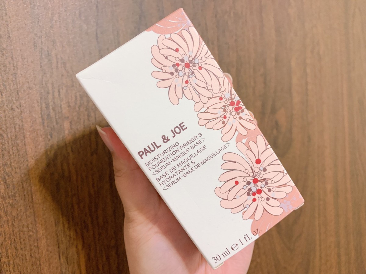 底妝推薦/PAUL & JOE 糖瓷絲潤隔離乳-適合秋冬的保濕妝前隔離乳,從肌底透出光澤感的小香檳,搭配糖瓷親肌水凝粉餅提升遮瑕度,最後使用底妝膜王糖瓷淨透隔離蜜粉餅成就法式糖瓷水凝肌,讓我彷彿有了天生美肌!美妝保養/彩妝/完美底妝/妝前隔離/隔離防曬/妝前打底/提亮膚色/修飾肌膚/paulandjoe/法國時尚品牌/法國美妝品牌 彩妝品 彩妝品分享 攝影 民生資訊分享