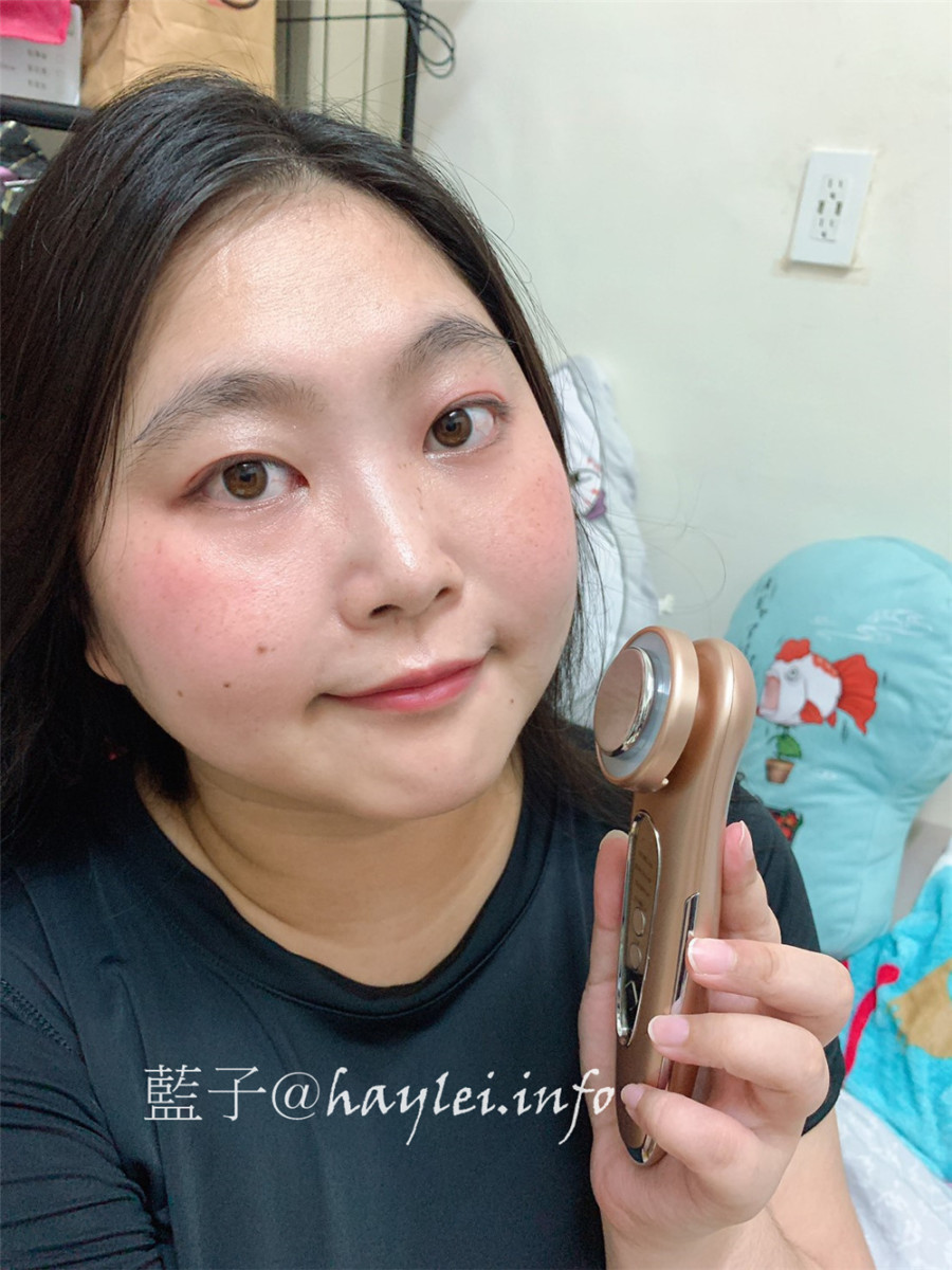 淘寶開箱/高CP好物分享-居家護膚金稻美容導入儀,Gracebabi美妝蛋組合,兩相加乘讓我妝感精緻服貼,提升顏值的秘密武器!金稻瘦臉棒/光子亮膚儀/Gracebabi美妝蛋/酒紅美妝蛋/淘寶開箱日/99划算節/買美容家電上淘寶/肌膚保養/彩妝化妝工具/美妝蛋推薦2019/美容儀推薦2019/淘寶心得/3c開箱/美容儀分享 保養品分享 健康養身 彩妝品 彩妝品分享 攝影 民生資訊分享