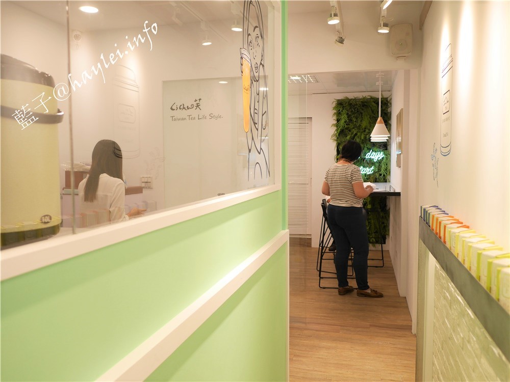 政大飲料/手搖飲推薦/Li Cha 禮采芙/幸芙手搖飲-文山政大店,提供輕食、冰淇淋跟健康手搖飲,優閒午後,享受輕食好時光!嫩綠色系裝潢很美,很適合網美來拍照打卡~台北文山區/政大商圈推薦/政大美食/健康手搖飲/天然茶飲/水果茶/輕食下午茶/台北美食下午茶/提供座位的手搖飲店/堅持食安無虞的食尚體驗,這就是任性的理由 攝影 民生資訊分享 飲食集錦