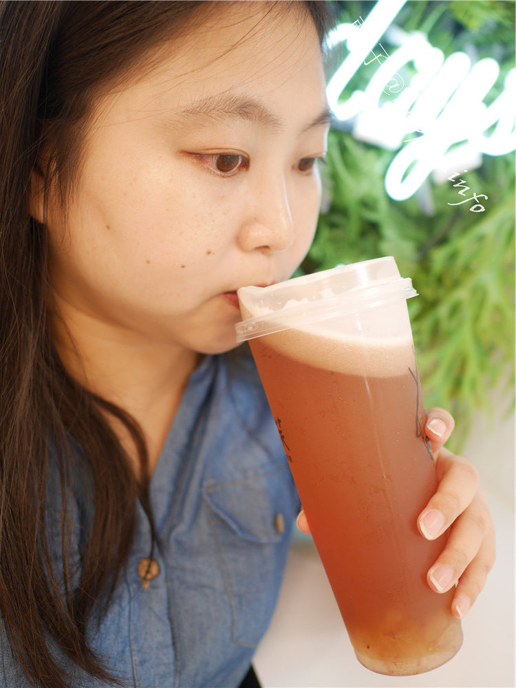 政大飲料/手搖飲推薦/Li Cha 禮采芙/幸芙手搖飲-文山政大店,提供輕食、冰淇淋跟健康手搖飲,優閒午後,享受輕食好時光!嫩綠色系裝潢很美,很適合網美來拍照打卡~台北文山區/政大商圈推薦/政大美食/健康手搖飲/天然茶飲/水果茶/輕食下午茶/台北美食下午茶/提供座位的手搖飲店/堅持食安無虞的食尚體驗,這就是任性的理由 攝影 民生資訊分享 飲食集錦